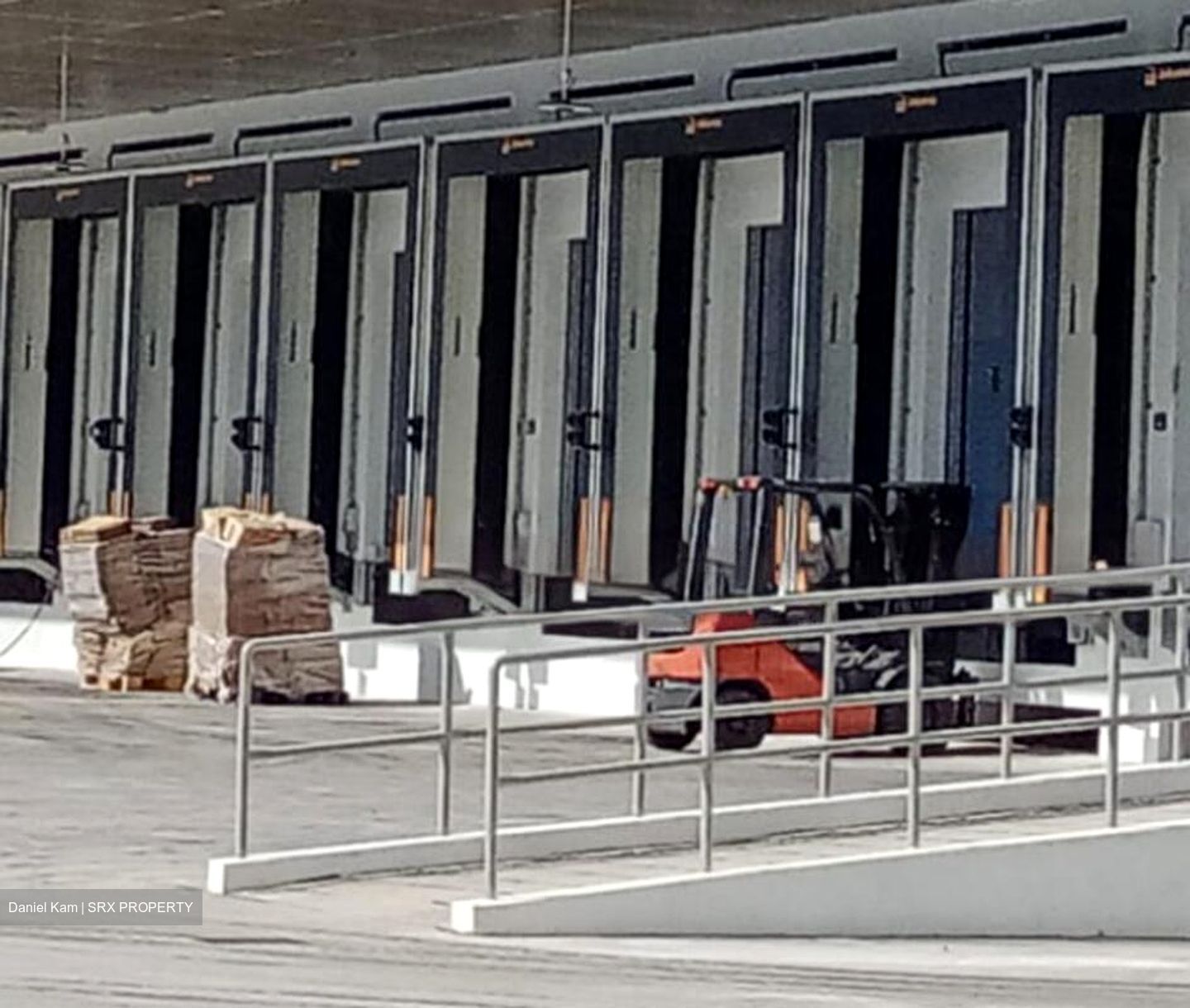 International Road (D22), Warehouse #488895591